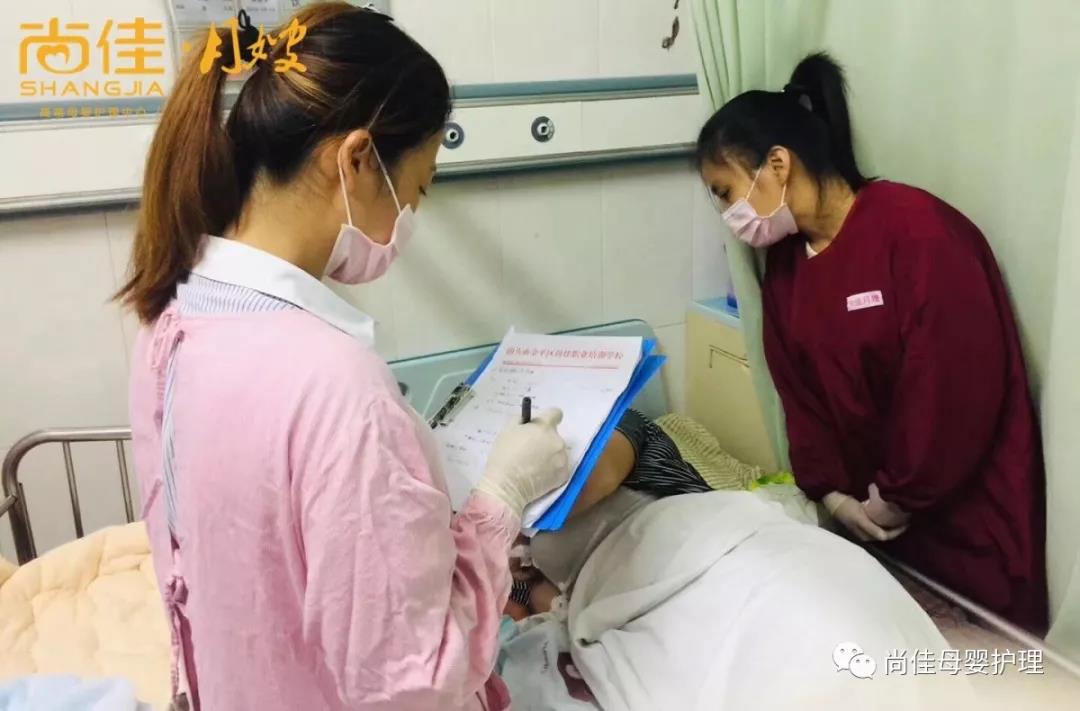 尚佳專業(yè)月嫂丨母乳丨你還認(rèn)為初乳很臟，要擠掉的嗎？